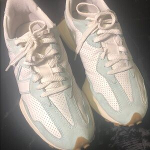 New Balance 327 Mens Sz 9.   Ec